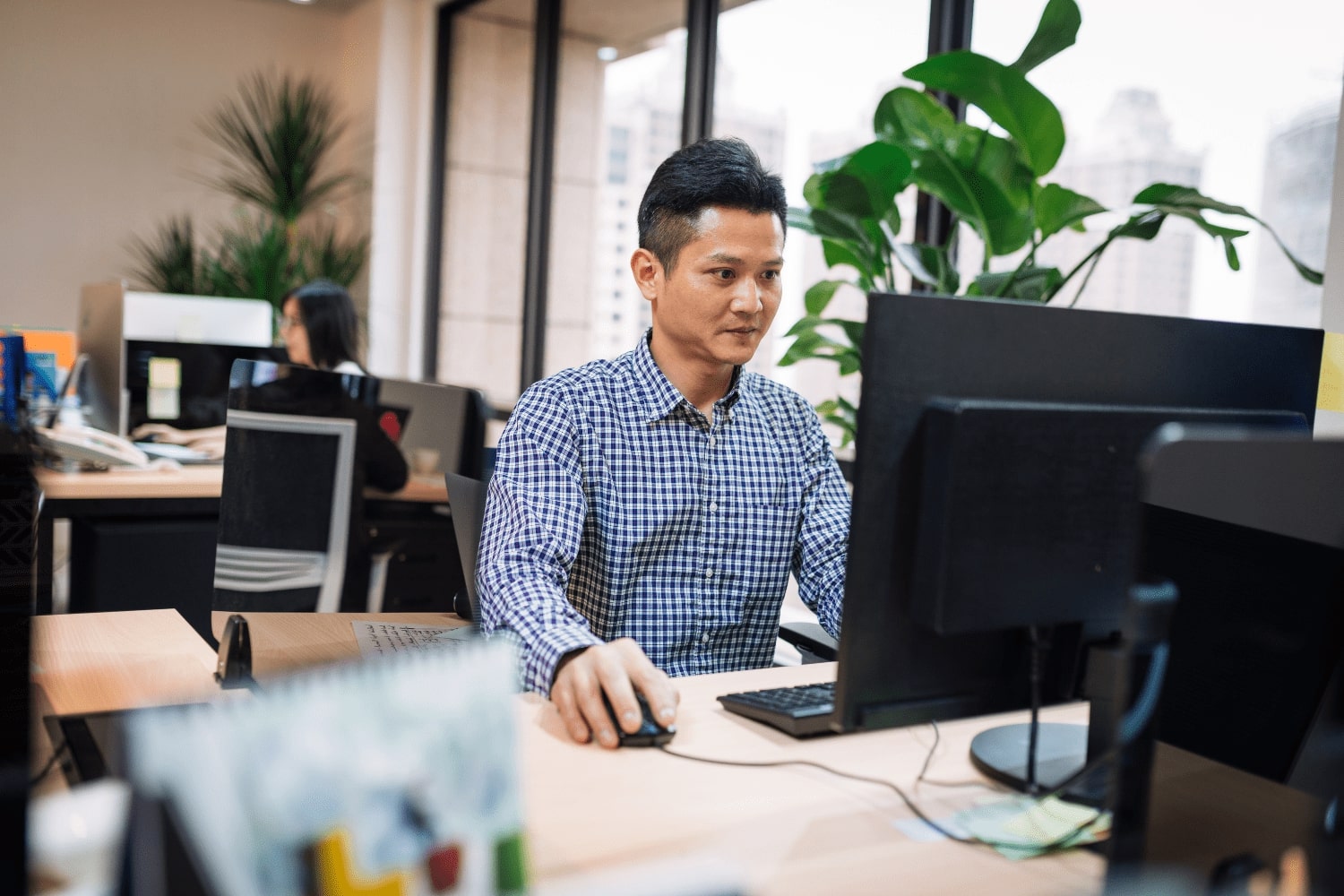 administratief medewerker computer man