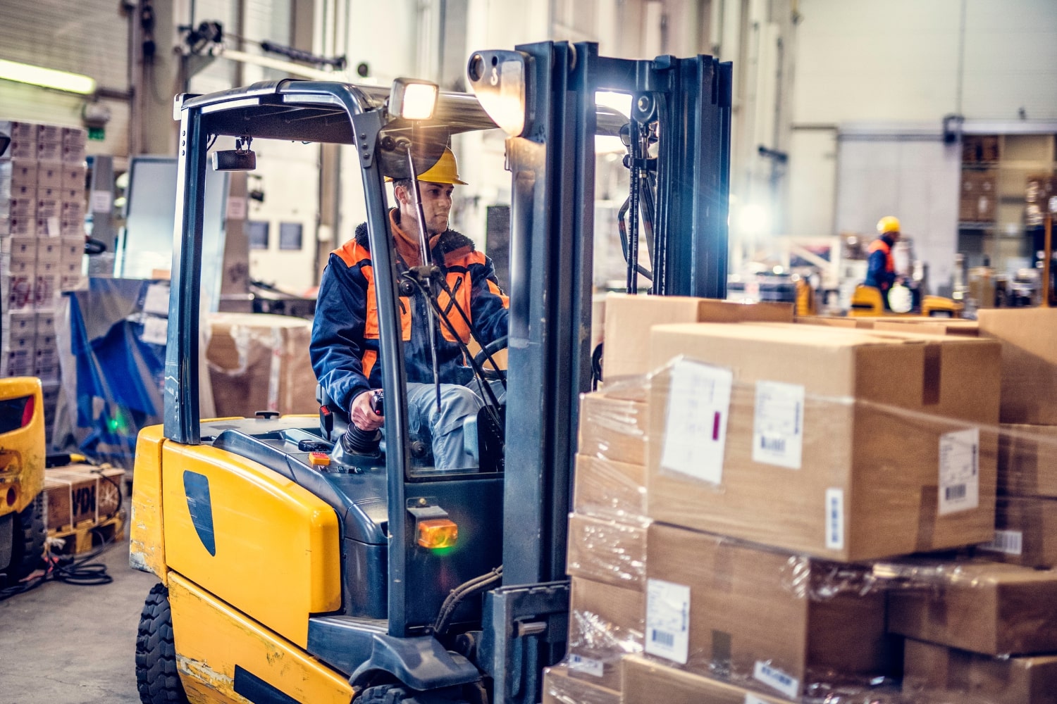 heftruckchauffeur man distributiecentrum