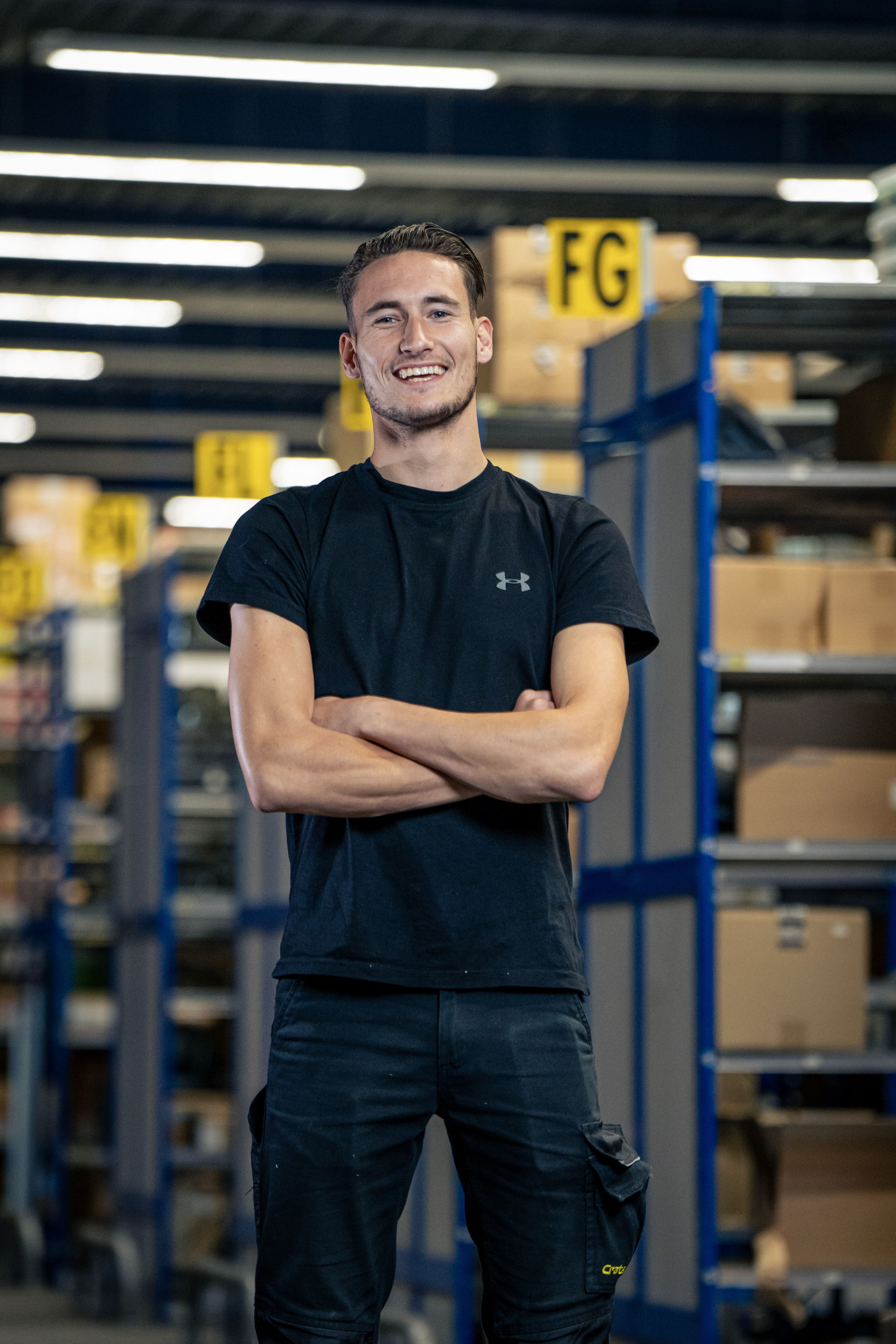 magazijnmedewerker staand