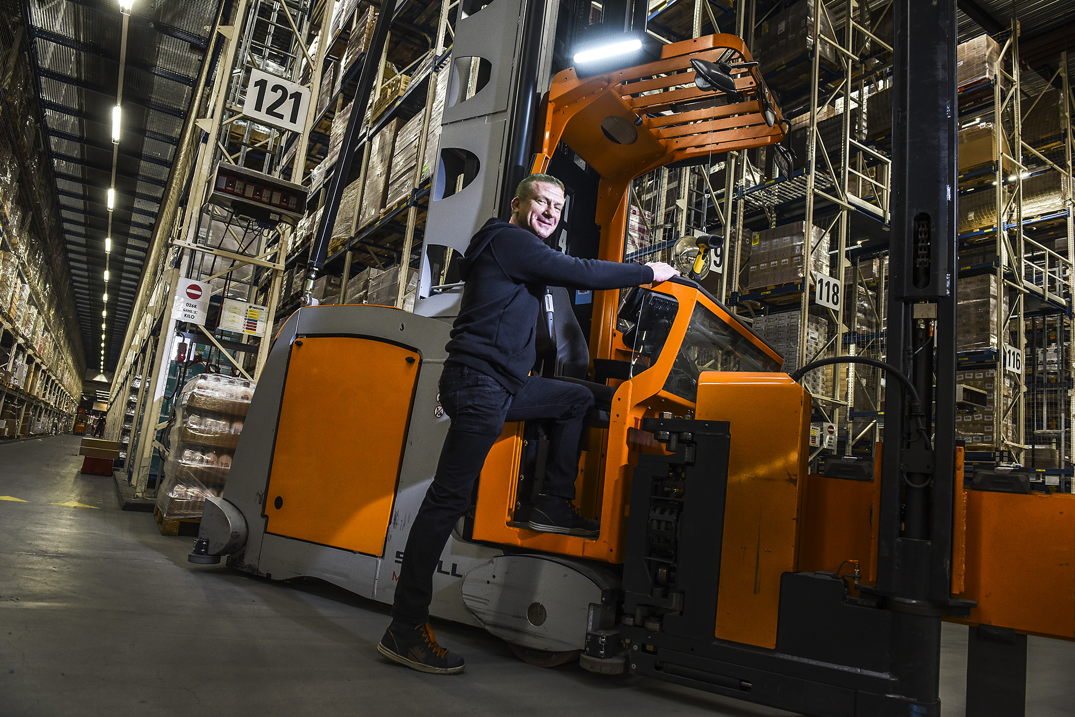 werken-in-de-logistiek-magazijnmedewerker